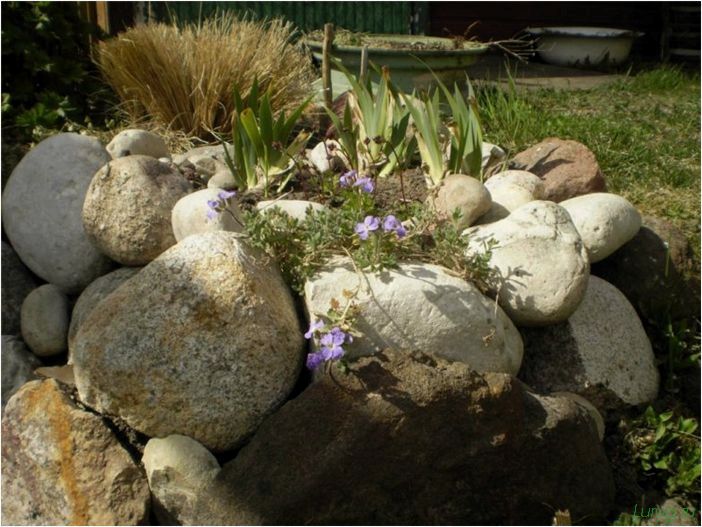 Клумба из камней своими руками — инструкция, как правильно сделать и украсить, советы и рекомендации